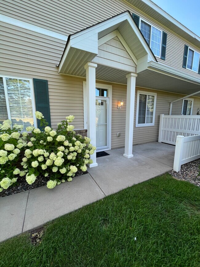 Foto del edificio - 3442 Cherry Ln