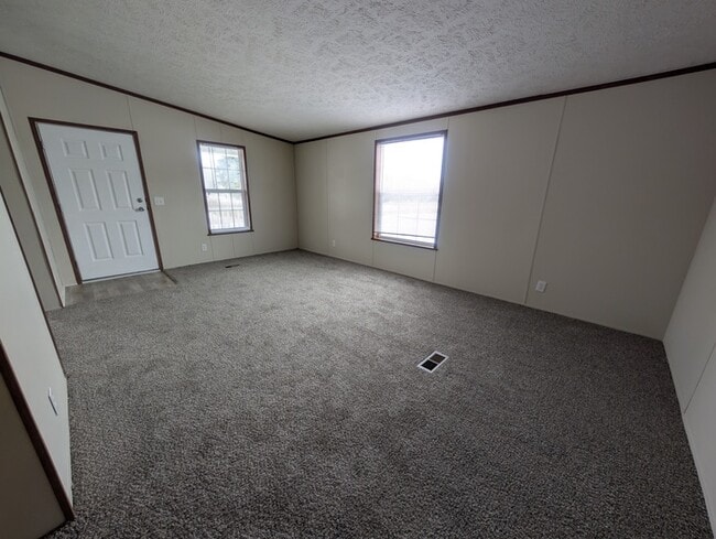 Building Photo - 15843 Charlemagne Ave W