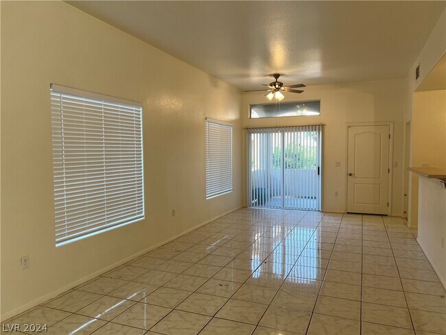Building Photo - 2305 W Horizon Ridge Pkwy