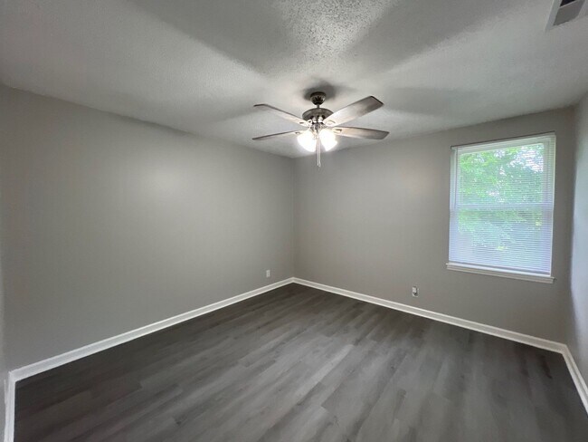 Building Photo - 2 bedroom, 1 bath Duplex in Gallatin