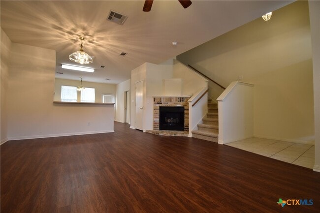 Building Photo - 2215 Dry Creek Dr