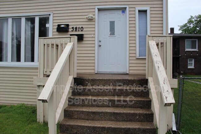 Building Photo - 3810 Hemlock St