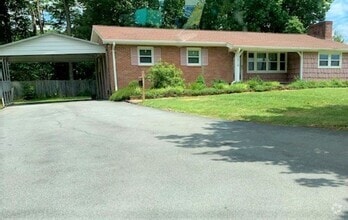 Building Photo - 1215 E Jackson Blvd