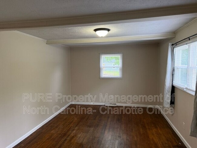 Building Photo - 14 Highland Ave SW