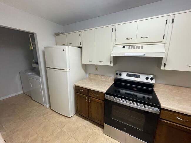Building Photo - 2 bed 2 bath Raintree Condominium