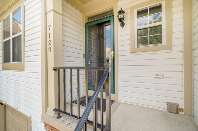 Foto del edificio - 7123 Gresham Ct W