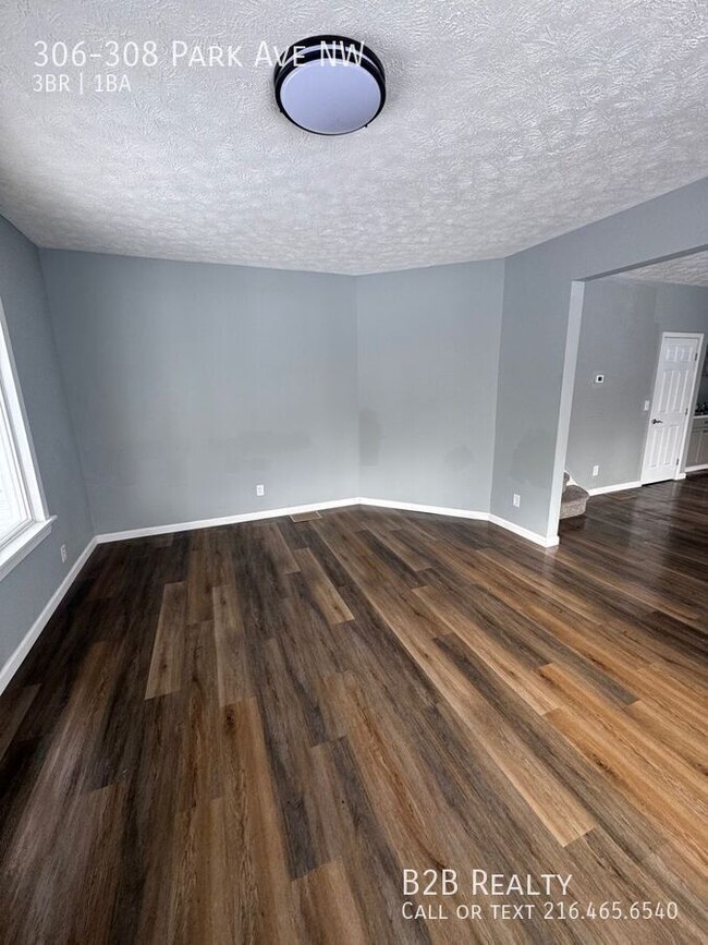 Building Photo - 306-308 Park Ave NW-