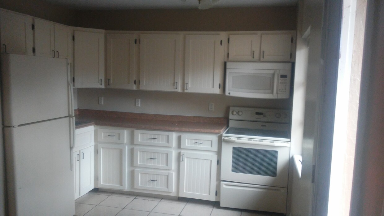 Primary Photo - 345 N Dewey St