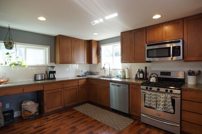 Foto del edificio - 6401 Flora Ave S