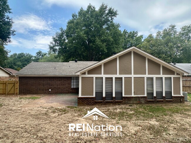 Building Photo - NEWLY RENOVATED! Massive 4BR/2BA Bartlett Stunner | Hardwoods & Fireplace!