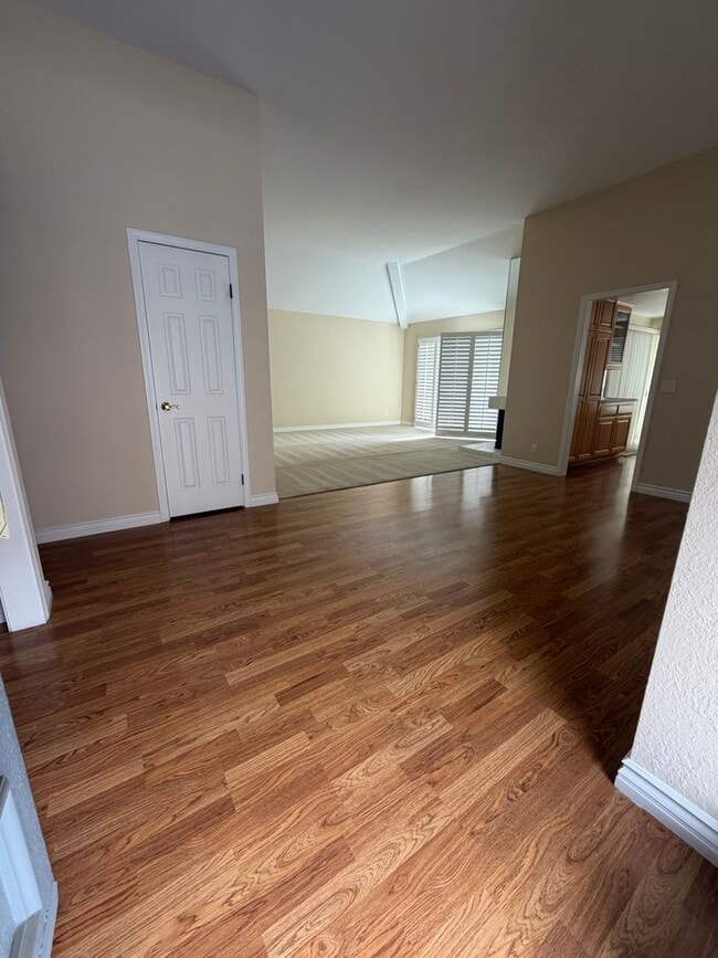 Building Photo - 2377 Sommerset Dr