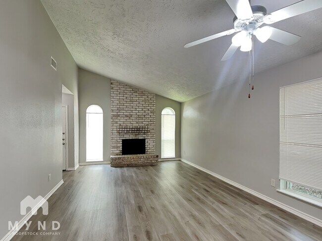 Foto del edificio - 12615 Enchanted Path Dr