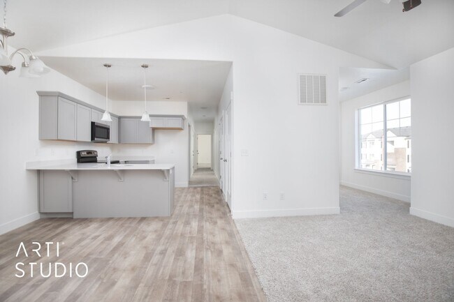 Building Photo - Exquisite Brand New Lehi Condo
