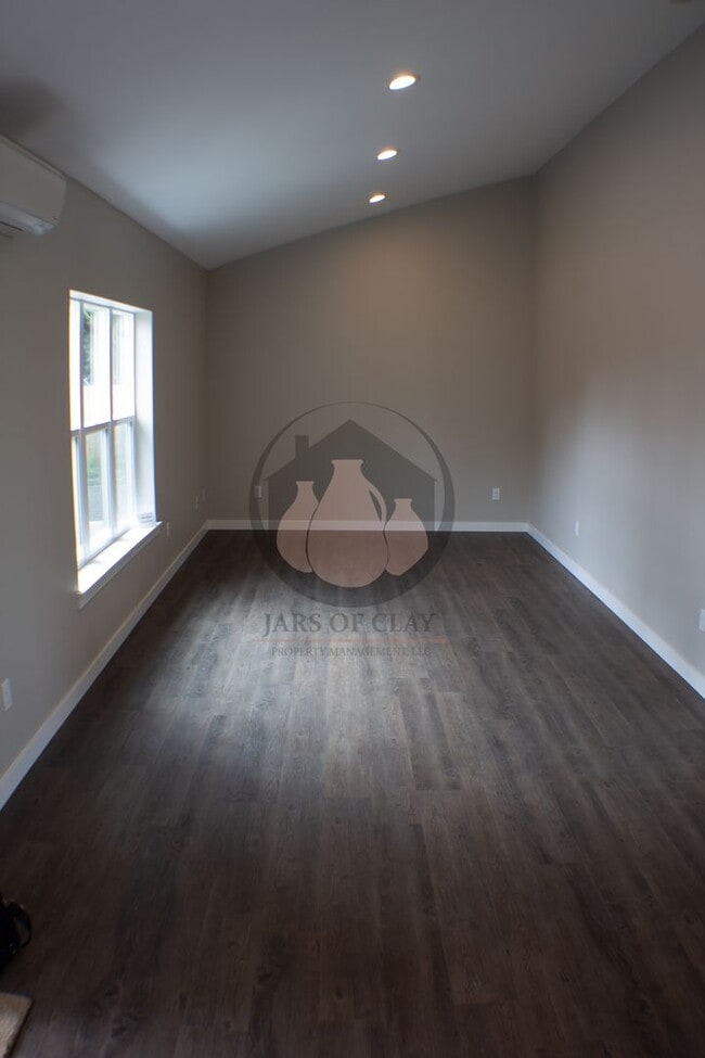 Building Photo - One Bedroom Duplex in Stayton-Coming avail...