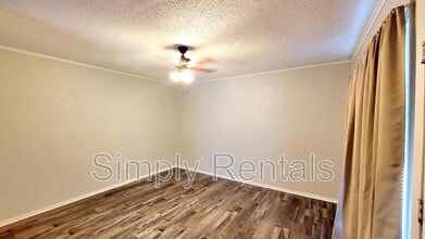 Building Photo - 400 Bill Bradford Rd Building Photo - 400 Bill Bradford Rd