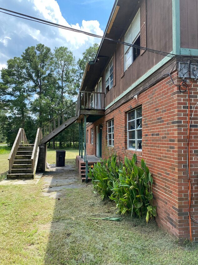 1221 Poplar Ave Unit B, Nashville, GA 31639 Apartments in Nashville