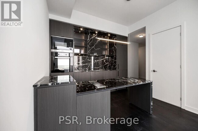 Photo du bâtiment - 11-4411 Yorkville Ave