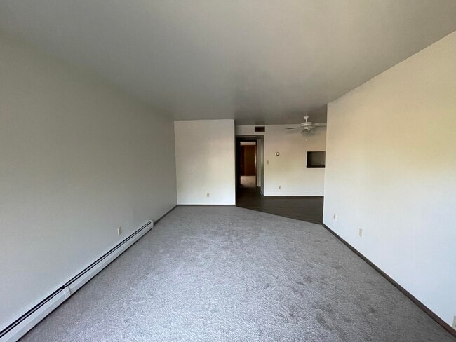 Building Photo - 6167 W Cold Spring Rd