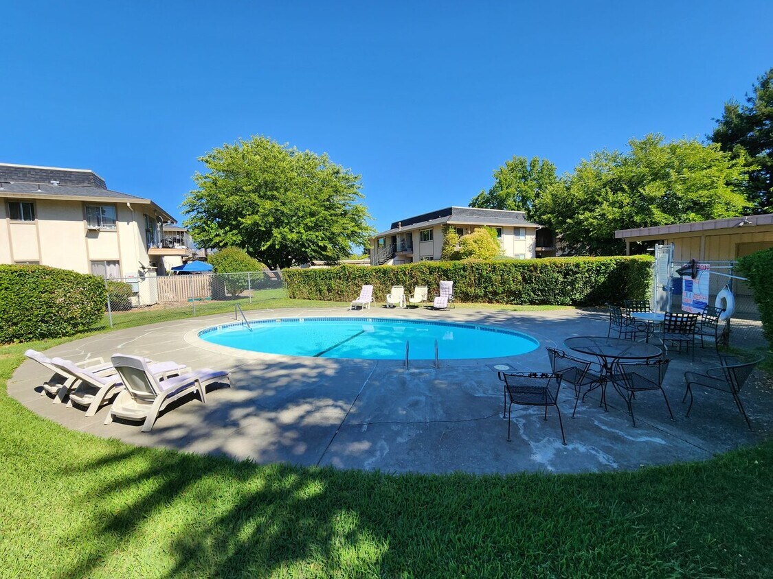 Foto del edificio - 2 Bedroom Condo with Garage