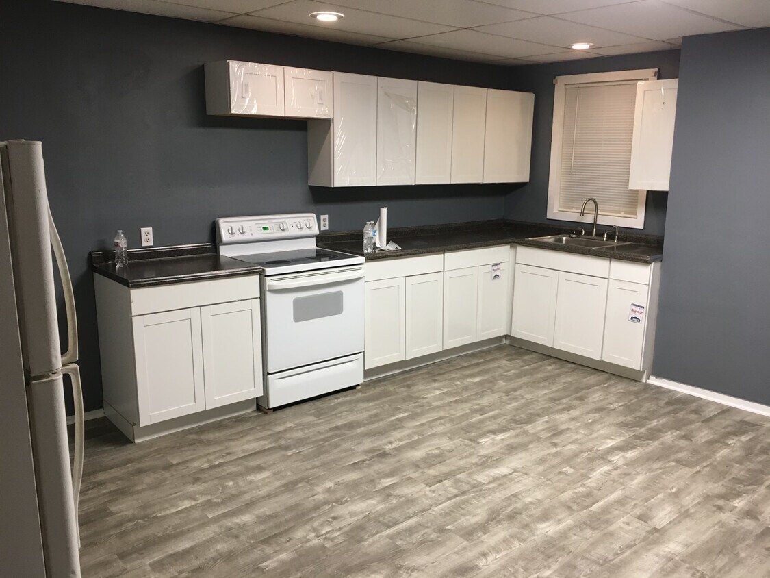 Kitchen - 319 W 10th St
