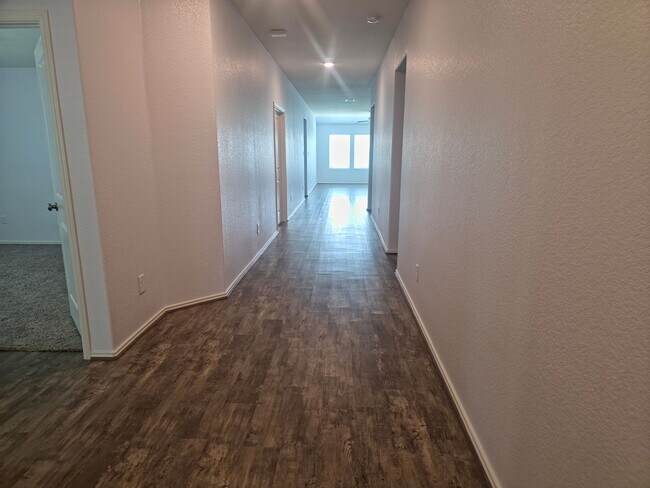 Foto del edificio - Beautifully 4 bedroom/ 3 bath with bonus room in Hutto TX