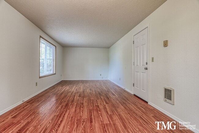 Building Photo - Beautiful 3BD 2BA Ranch Home - Large Corne...