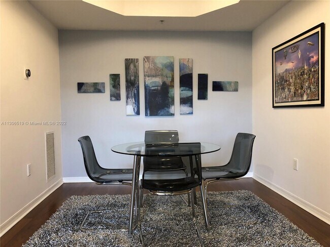 Foto del edificio - 6700 NW 114th Ave