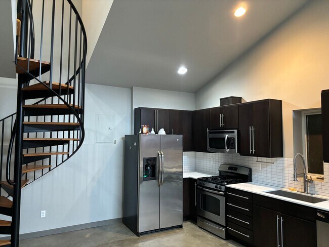 Building Photo - Contemporay Loft in Judkins Park