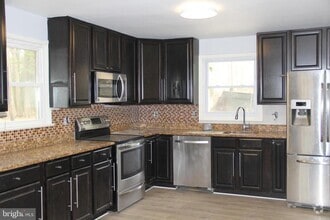 Building Photo - 10616 Moores Ln