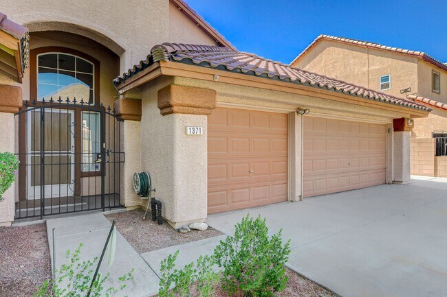 Foto del edificio - Beautiful Ranch Style Single Story w/Pool & View of the Las Vegas Strip
