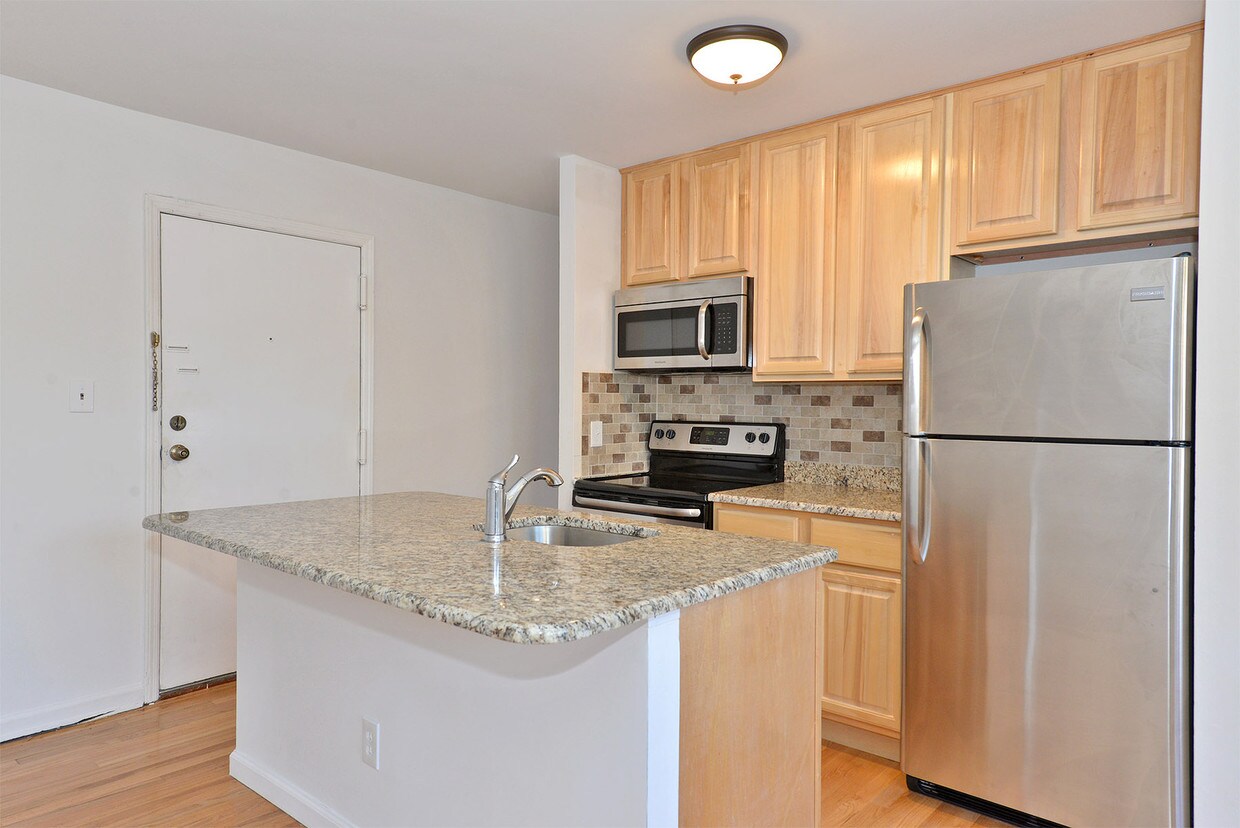 Primary Photo - 502 Chestnut St
