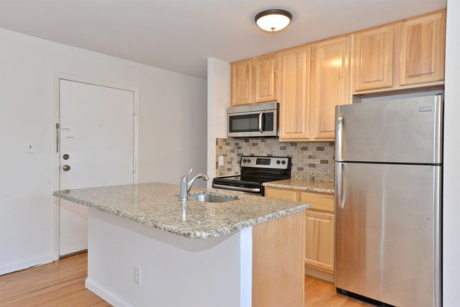 Interior Photo - Chestnut Station