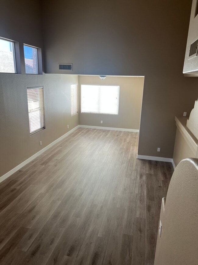 Building Photo - Gorgeous 2-Story Home You've Been Looking ...