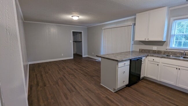 Building Photo - 319 Rhynewood Dr