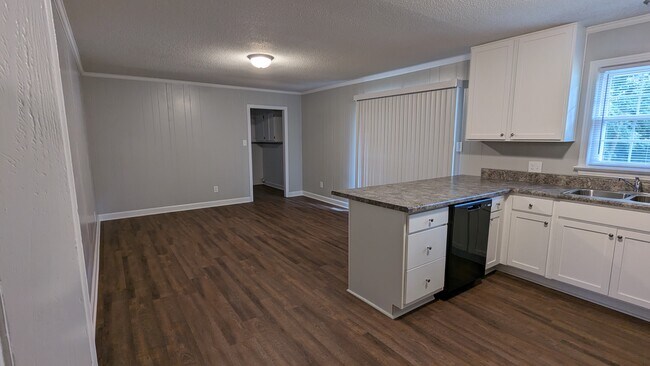 Foto del edificio - 319 Rhynewood Dr