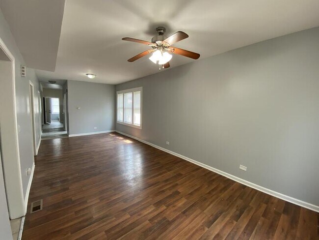 Foto del edificio - 8441 S Essex Ave