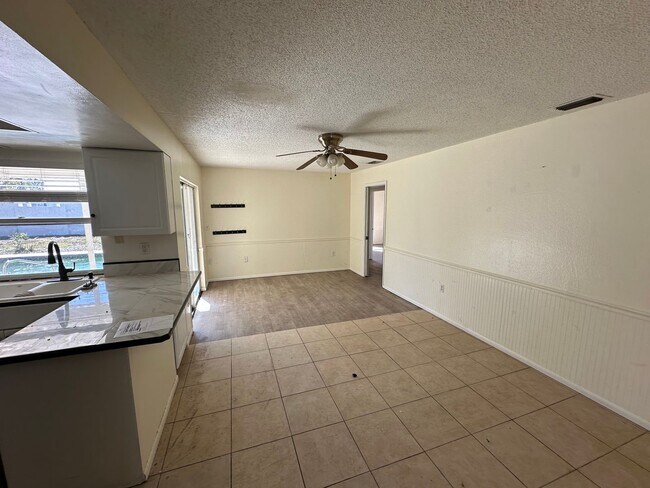 Building Photo - Spacious 4-Bed Pool Home in Gulf Gate East - Available Now!