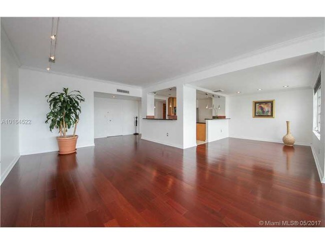 Building Photo - 9100 W Bay Harbor Dr