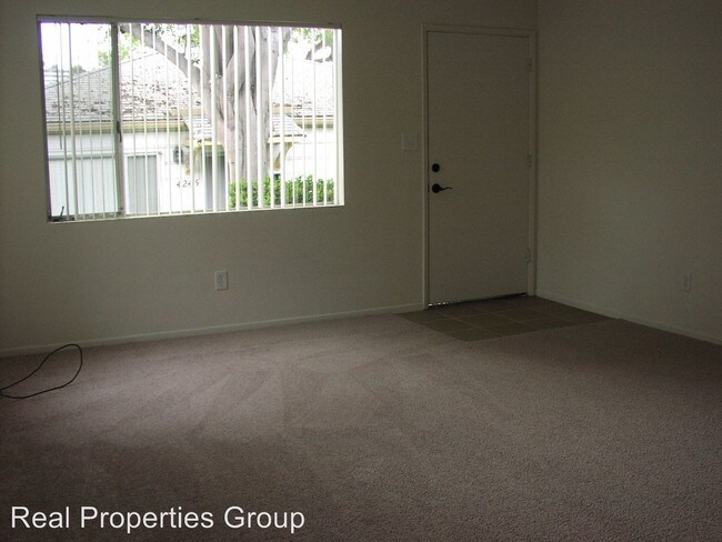 Building Photo - 4243 Mentone St