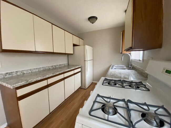 Building Photo - 53rd Street