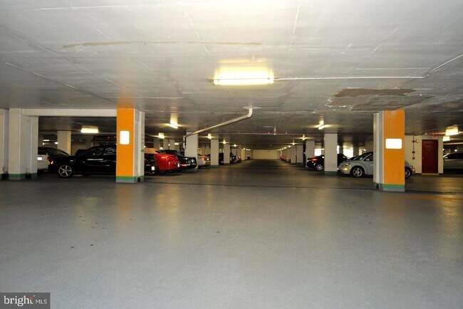 Foto del edificio - 5225 Pooks Hill Rd
