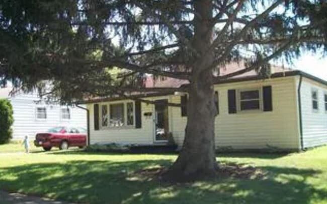Check out this 3bdr ranch located in Belmont - Check out this 3bdr ranch located in Belmont House