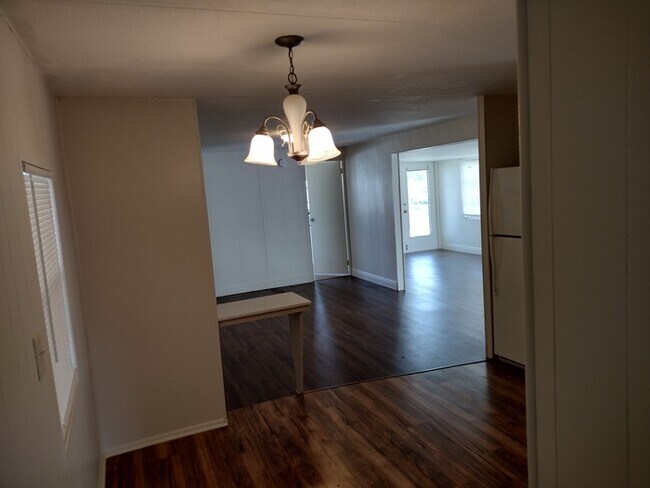 Building Photo - 7140 SE Bluebird Cir