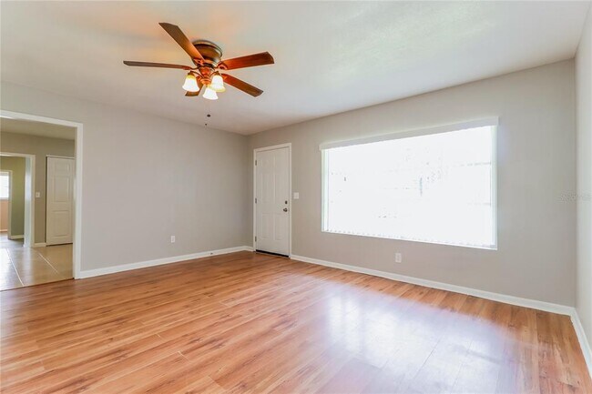 Foto del edificio - 7303 Willow Park Dr