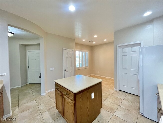 Building Photo - 7421 Ravines Ave