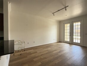 Building Photo - 7575 Kirby Dr