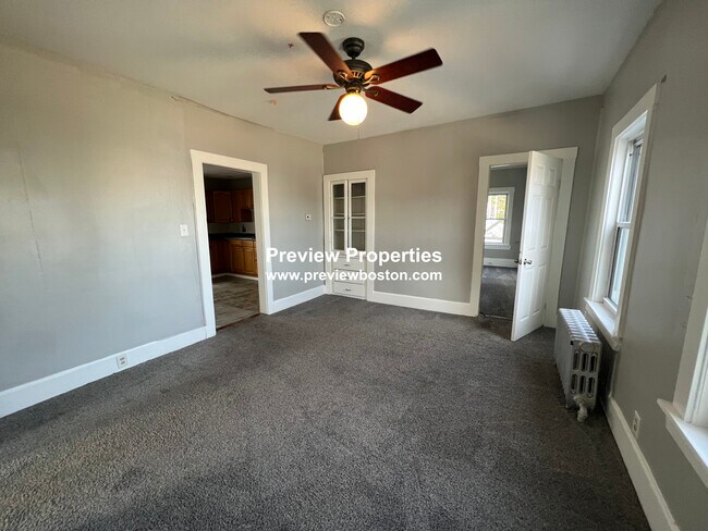 Foto del edificio - 696 Broadway