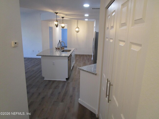 Building Photo - 410 S Villa San Marco Dr