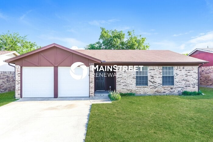 Foto principal - 3 Bedroom Pet-Friendly Home in WATAUGA, TX...