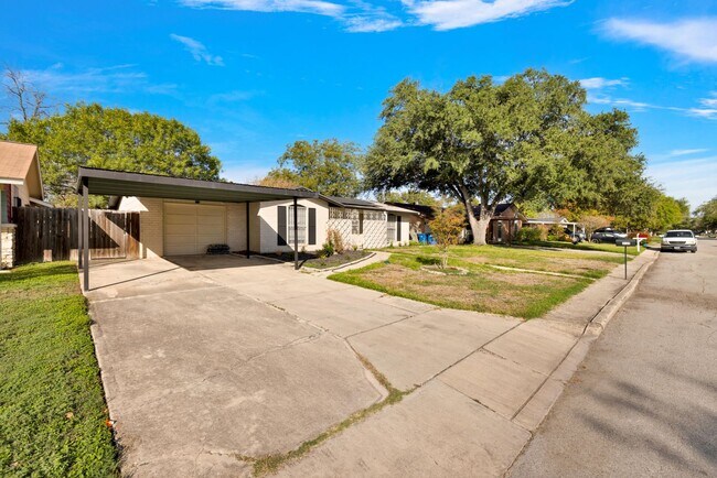 Building Photo - Beautiful Home in Kirby for rent!